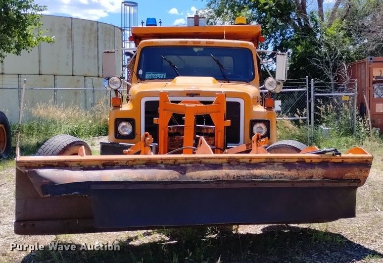 image for item DP3387 1989 International  1954 dump truck