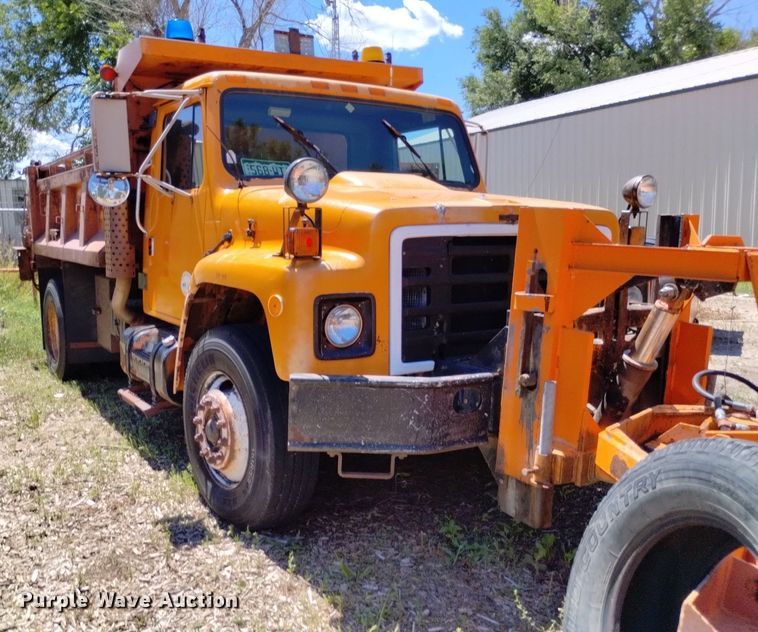 image for item DP3387 1989 International  1954 dump truck