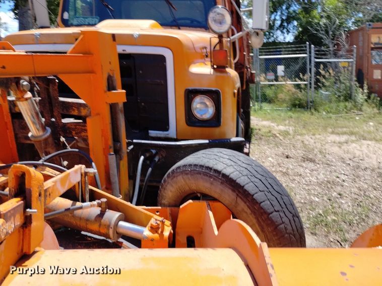 image for item DP3387 1989 International  1954 dump truck