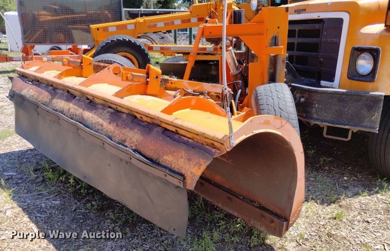 image for item DP3387 1989 International  1954 dump truck