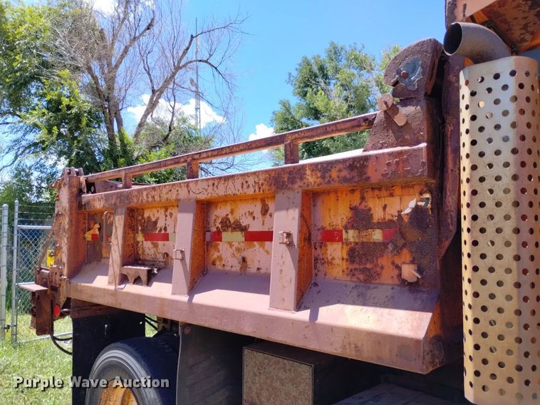 image for item DP3387 1989 International  1954 dump truck