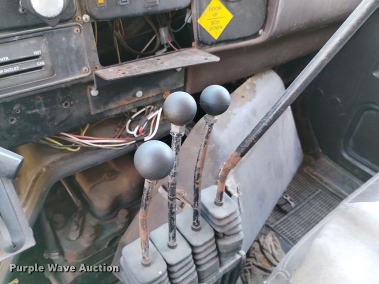 image for item DP3387 1989 International  1954 dump truck