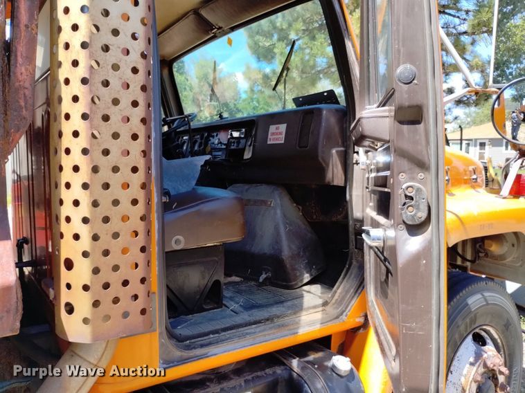 image for item DP3387 1989 International  1954 dump truck