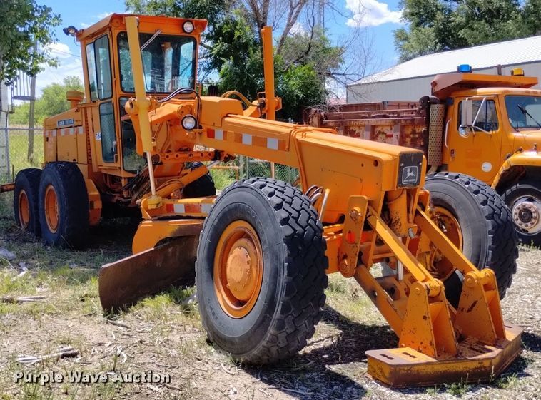 image for item DP3388 John Deere 772A motor grader