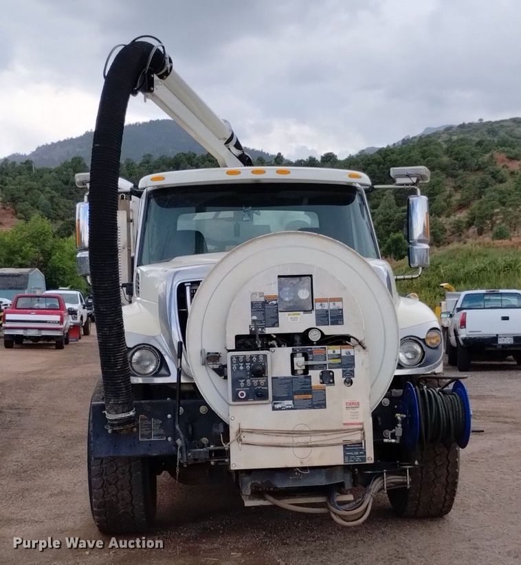 image for item DP3403 2015 International 7400  vacuum truck