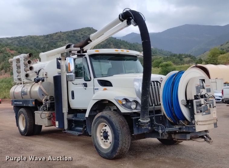 image for item DP3403 2015 International 7400  vacuum truck
