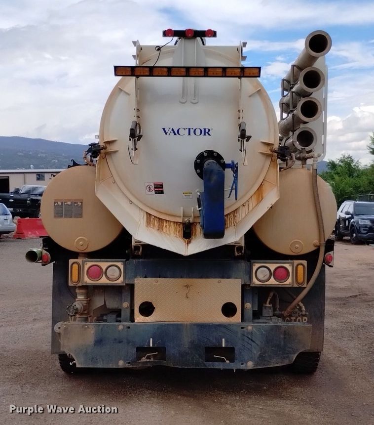 image for item DP3403 2015 International 7400  vacuum truck