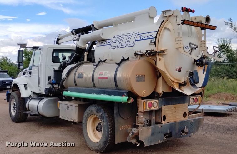 image for item DP3403 2015 International 7400  vacuum truck