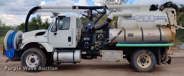 image for item DP3403 2015 International 7400  vacuum truck