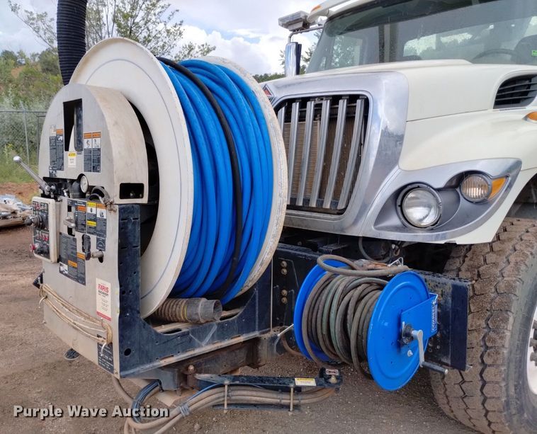 image for item DP3403 2015 International 7400  vacuum truck