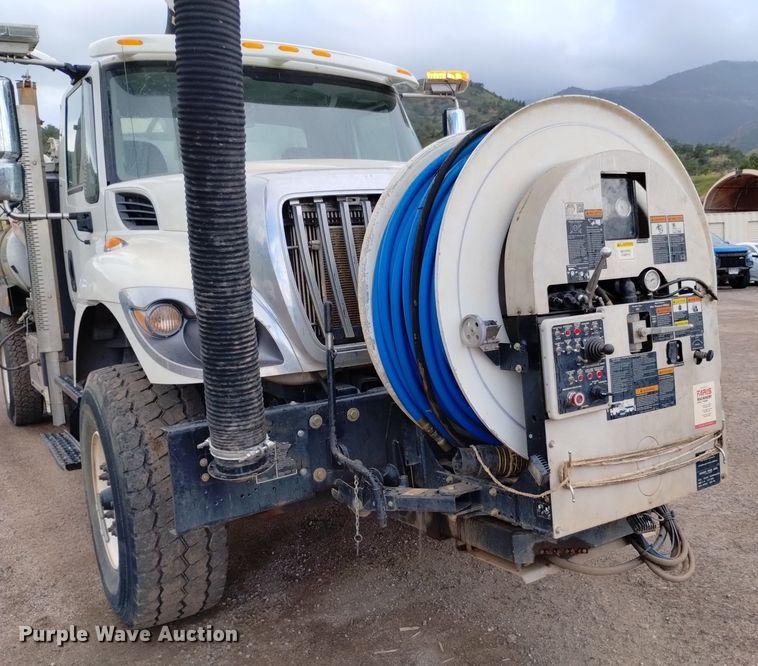 image for item DP3403 2015 International 7400  vacuum truck