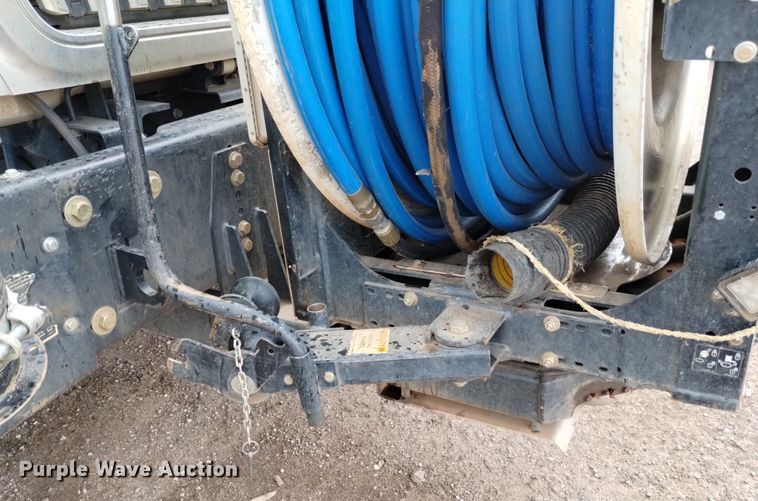 image for item DP3403 2015 International 7400  vacuum truck