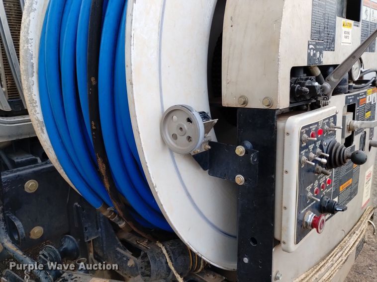 image for item DP3403 2015 International 7400  vacuum truck