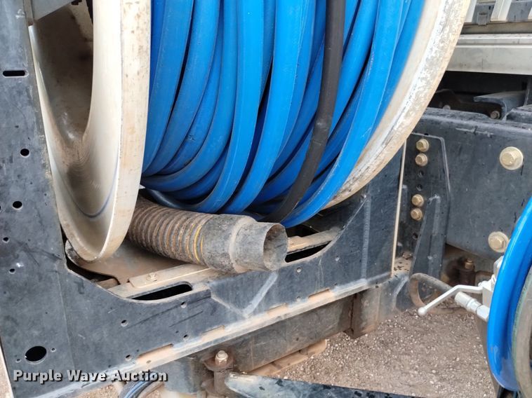 image for item DP3403 2015 International 7400  vacuum truck