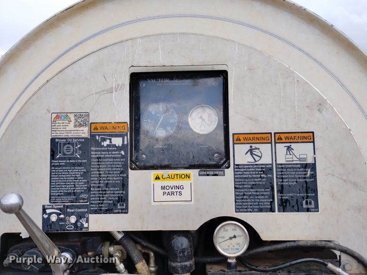 image for item DP3403 2015 International 7400  vacuum truck