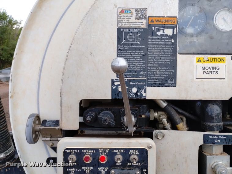 image for item DP3403 2015 International 7400  vacuum truck