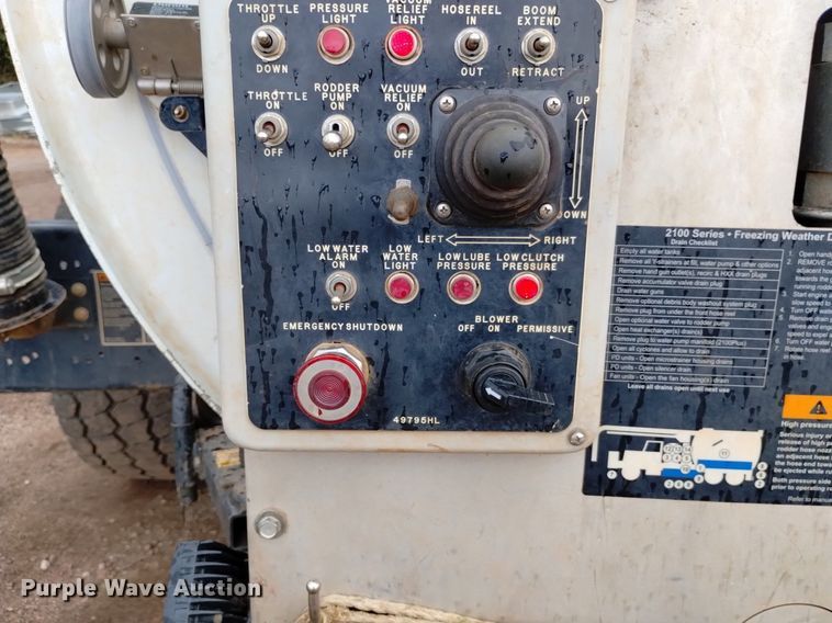 image for item DP3403 2015 International 7400  vacuum truck