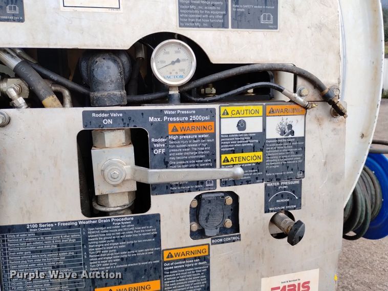 image for item DP3403 2015 International 7400  vacuum truck