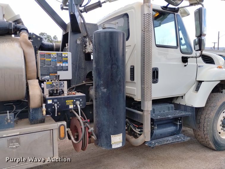 image for item DP3403 2015 International 7400  vacuum truck