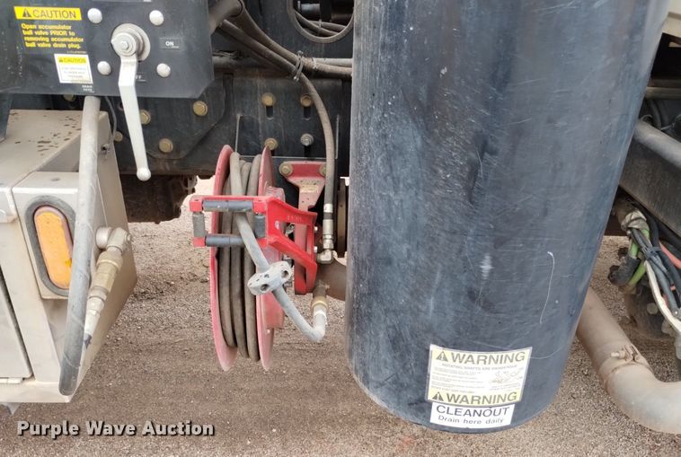 image for item DP3403 2015 International 7400  vacuum truck