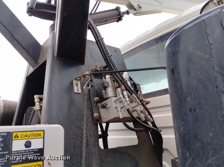 image for item DP3403 2015 International 7400  vacuum truck