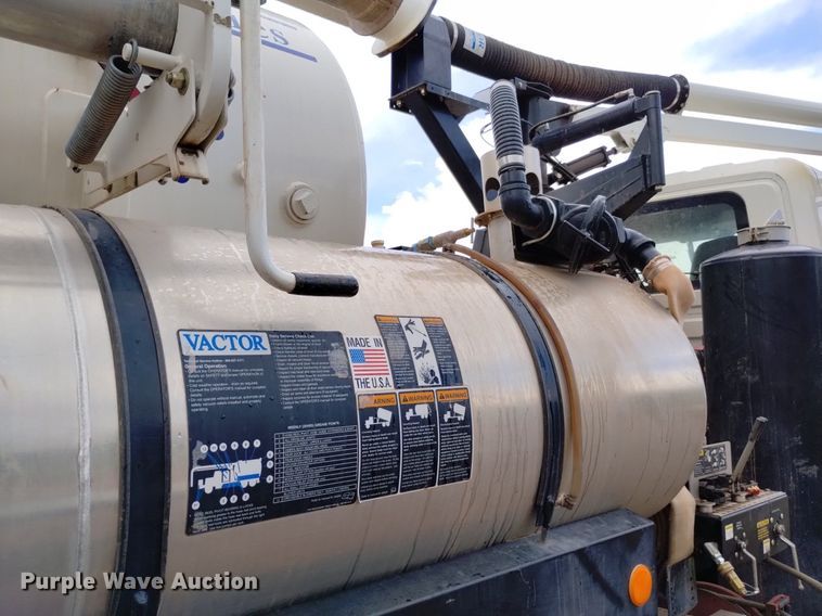 image for item DP3403 2015 International 7400  vacuum truck