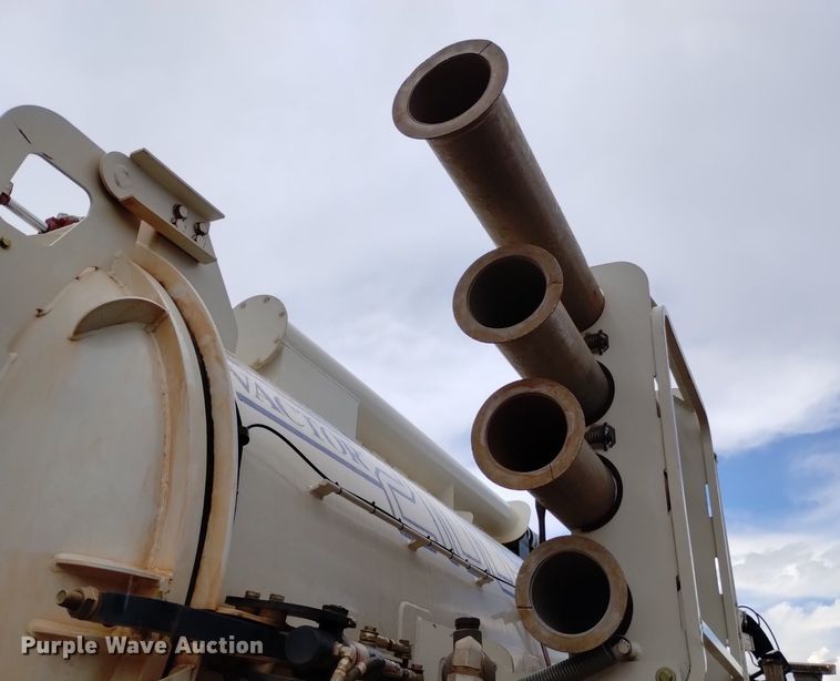 image for item DP3403 2015 International 7400  vacuum truck