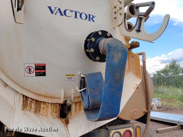 image for item DP3403 2015 International 7400  vacuum truck