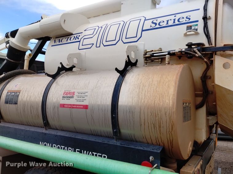 image for item DP3403 2015 International 7400  vacuum truck