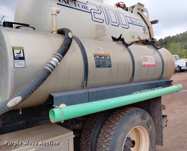 image for item DP3403 2015 International 7400  vacuum truck