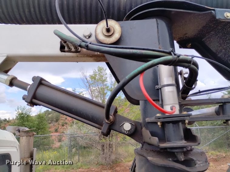 image for item DP3403 2015 International 7400  vacuum truck