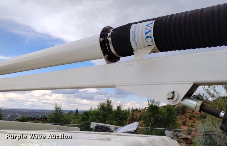 image for item DP3403 2015 International 7400  vacuum truck