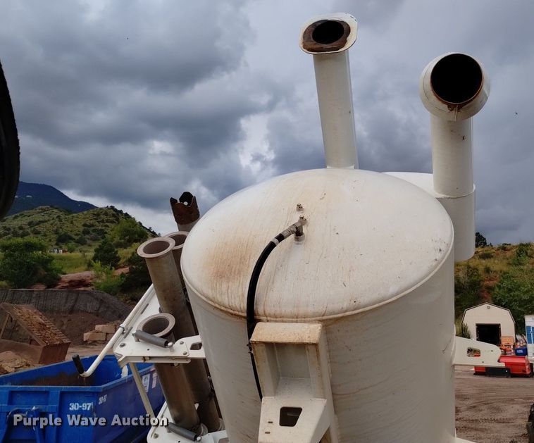 image for item DP3403 2015 International 7400  vacuum truck