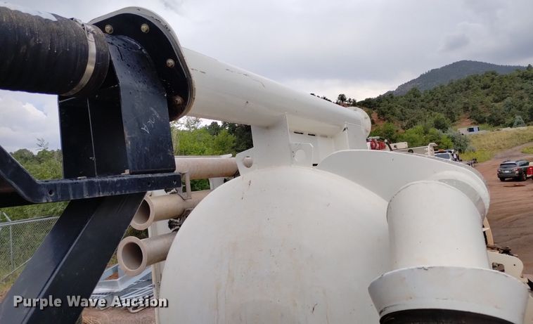 image for item DP3403 2015 International 7400  vacuum truck