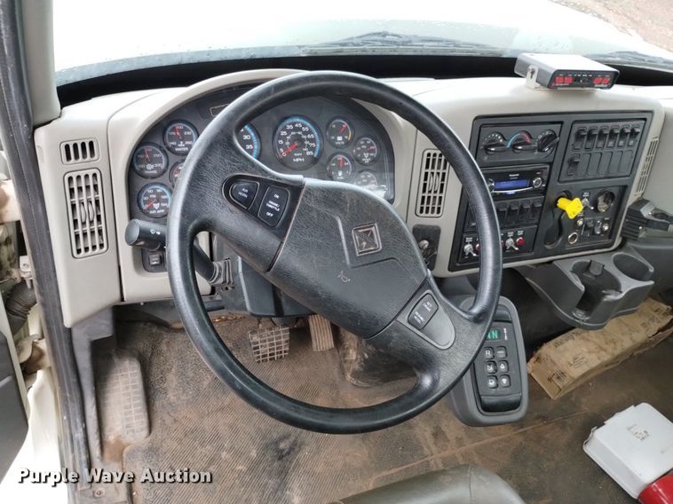 image for item DP3403 2015 International 7400  vacuum truck