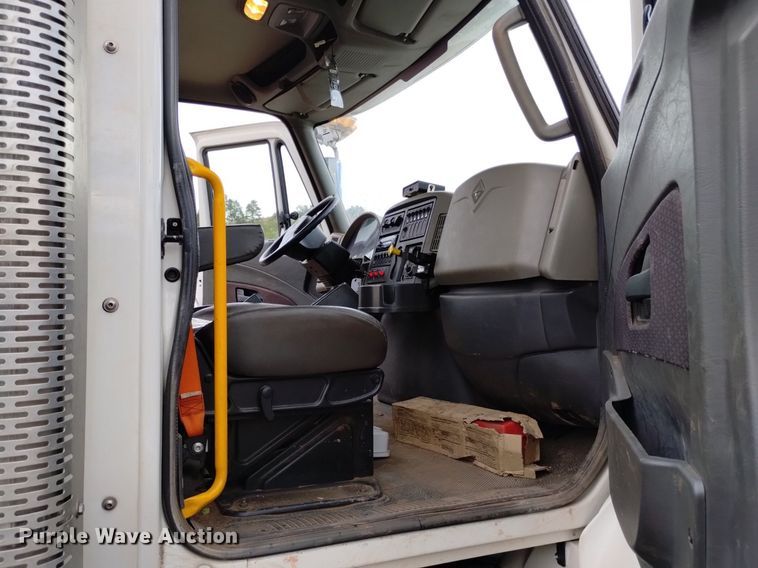 image for item DP3403 2015 International 7400  vacuum truck