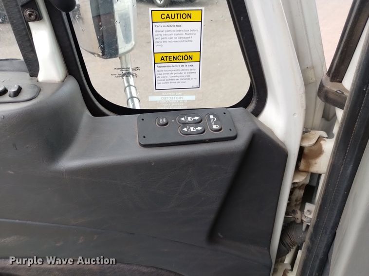 image for item DP3403 2015 International 7400  vacuum truck