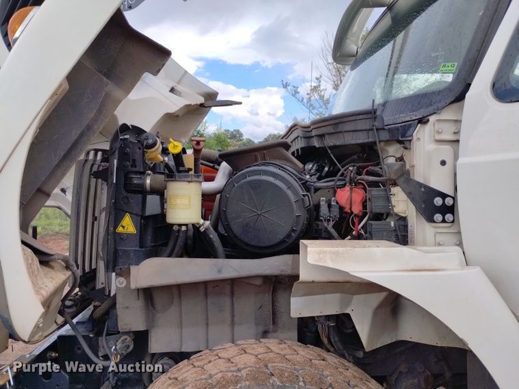 image for item DP3403 2015 International 7400  vacuum truck