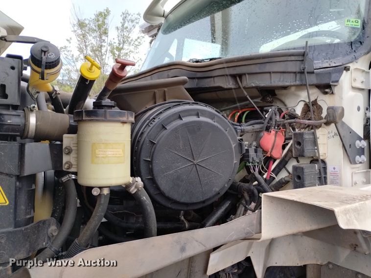 image for item DP3403 2015 International 7400  vacuum truck