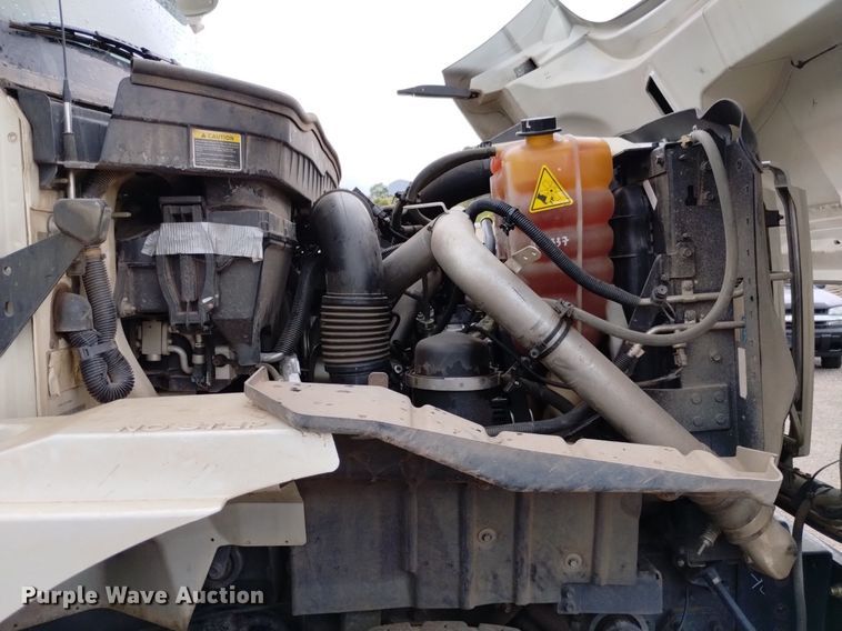 image for item DP3403 2015 International 7400  vacuum truck