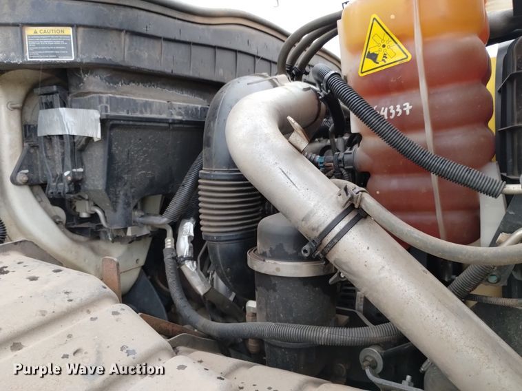 image for item DP3403 2015 International 7400  vacuum truck