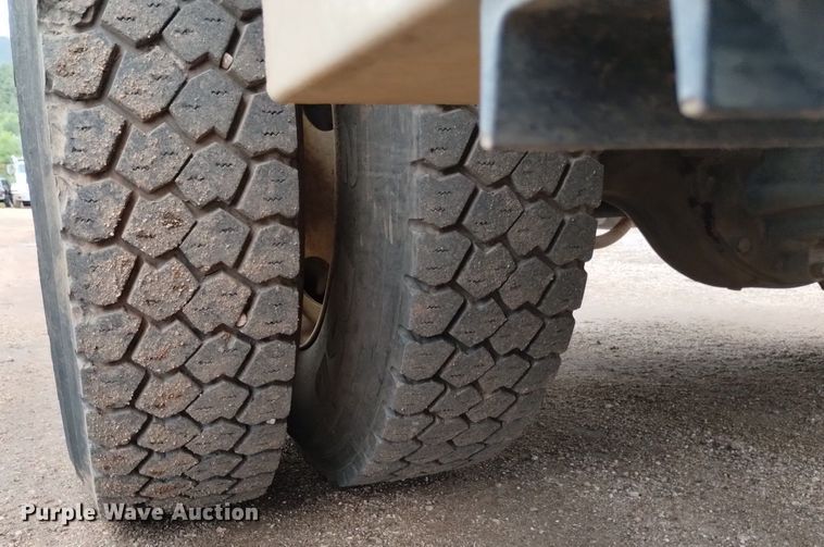 image for item DP3403 2015 International 7400  vacuum truck