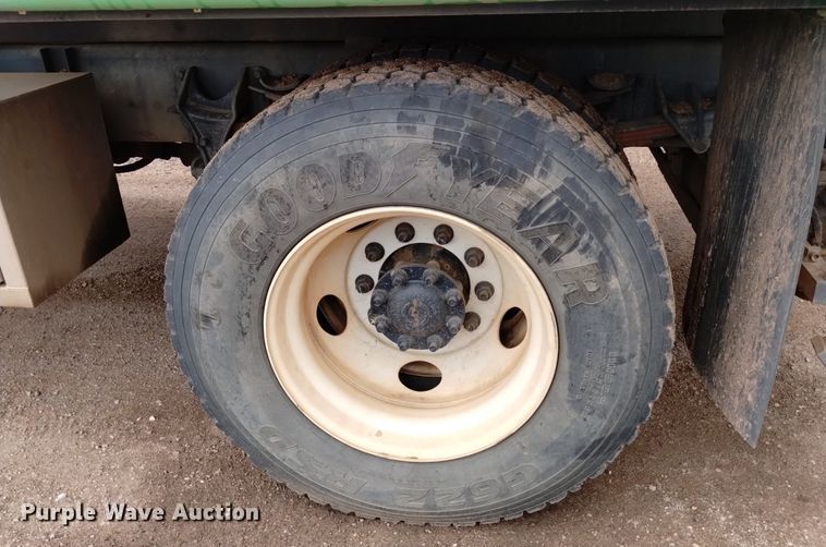 image for item DP3403 2015 International 7400  vacuum truck