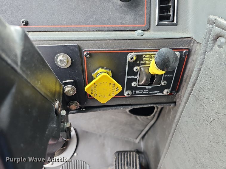 image for item DQ0129 1997 Emergency One Cyclone II  pumper fire truck