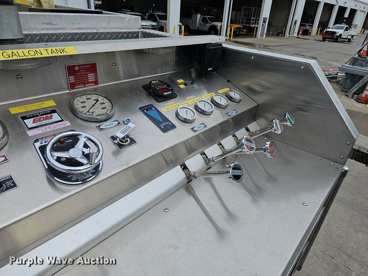 image for item DQ0129 1997 Emergency One Cyclone II  pumper fire truck