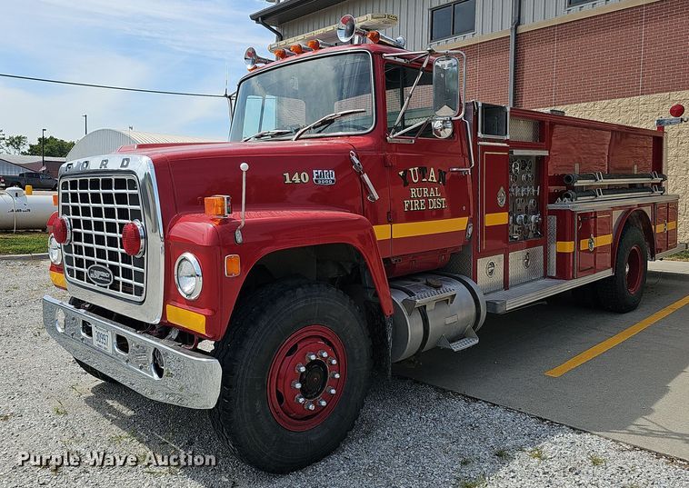 image for item DQ0255 1983 Ford 9000  pumper fire truck