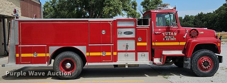 image for item DQ0255 1983 Ford 9000  pumper fire truck