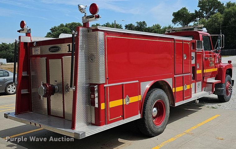 image for item DQ0255 1983 Ford 9000  pumper fire truck