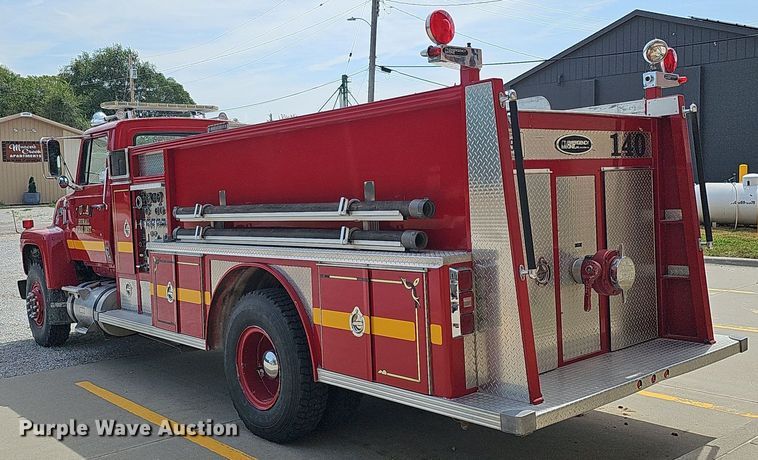 image for item DQ0255 1983 Ford 9000  pumper fire truck
