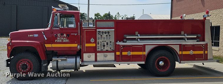 image for item DQ0255 1983 Ford 9000  pumper fire truck
